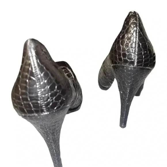 COLIN STUART PATENT LEATHER PUMPS - Picture 6 of 9